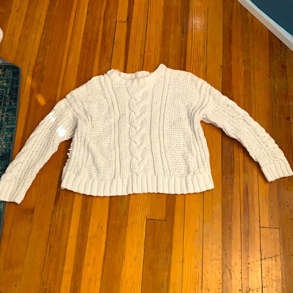 white sweater size M